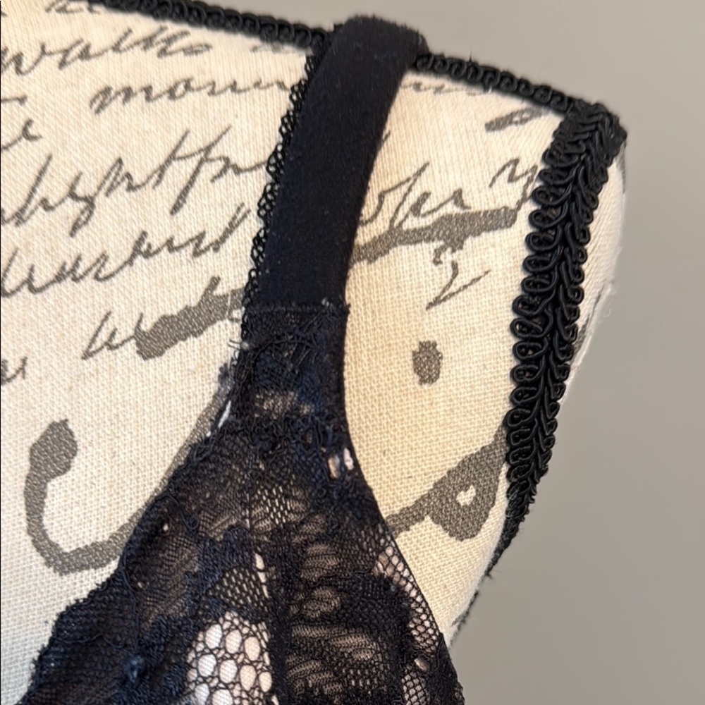 EUC Victorias Secret Elegant Black Floral Lace Underwire Bra - 38D​ - Picture 3 of 12